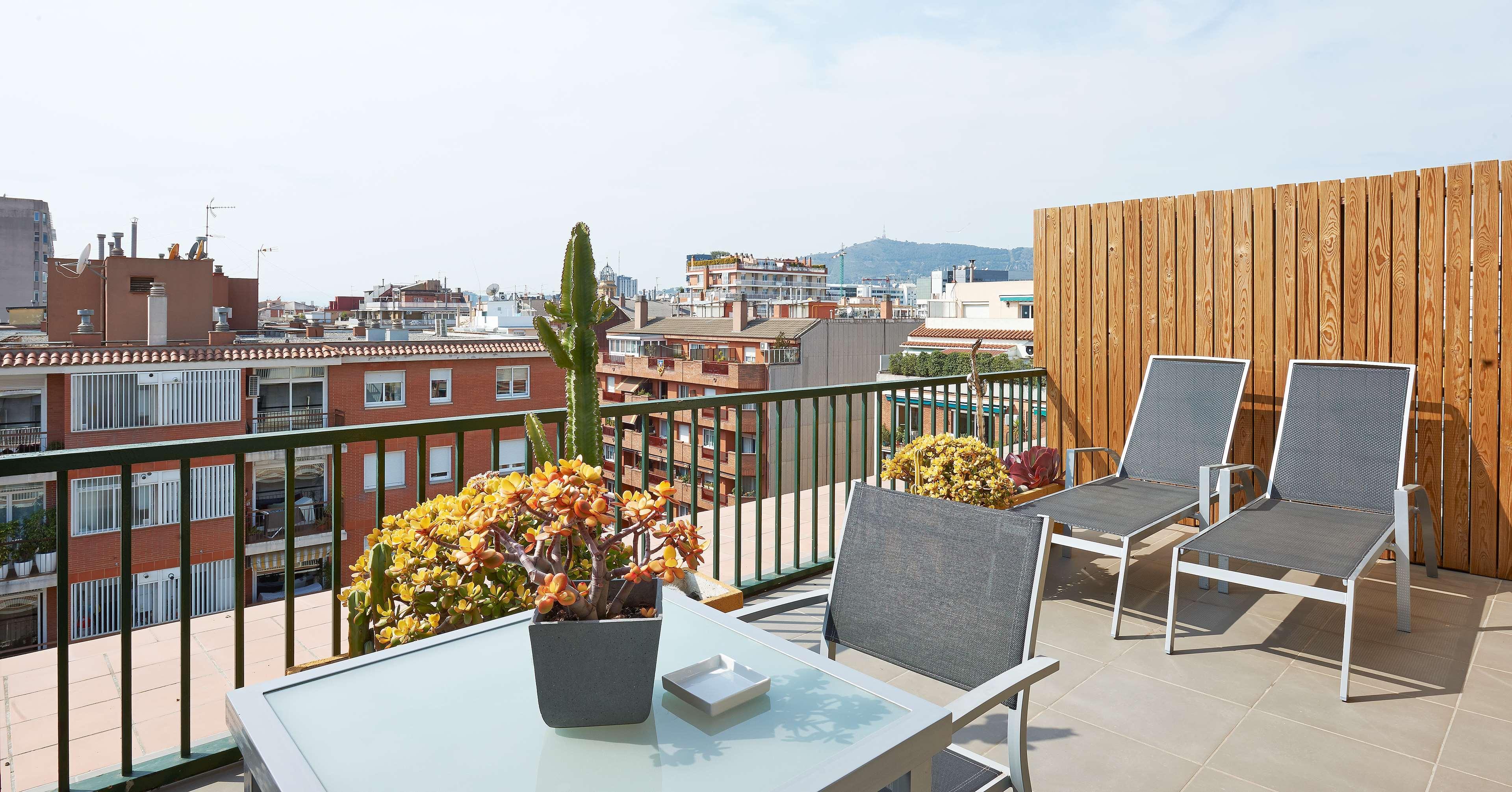 Nh Barcelona Les Corts Hotel Exterior photo