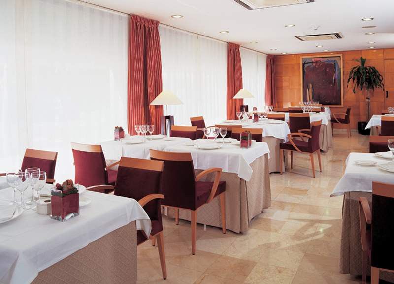 Nh Barcelona Les Corts Hotel Restaurant photo